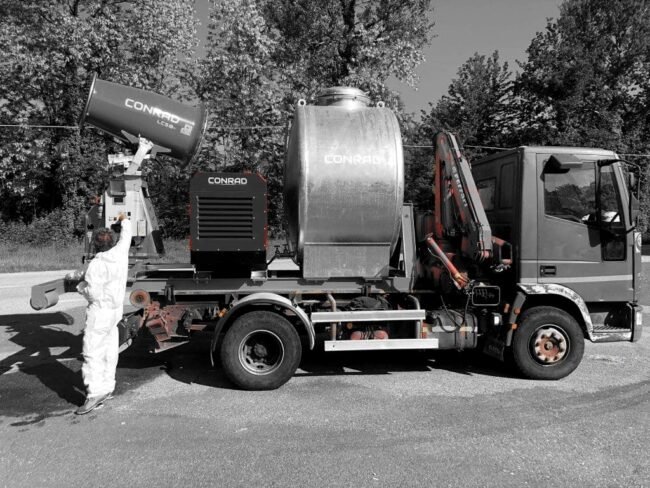 Conrad LC50R mit 3000-Liter-Tank auf 4-Meter-Abrollrahmen