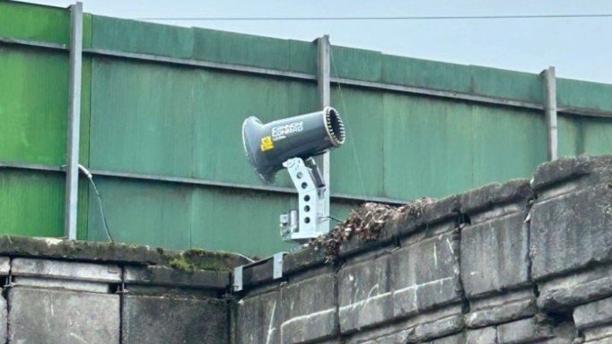 Conrad LC30R in quota su un muro con inclinazione elettrica